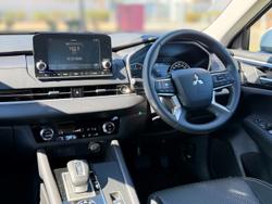 2024 Mitsubishi Outlander ES