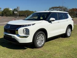 2024 Mitsubishi Outlander ES