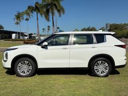 2024 Mitsubishi Outlander ES