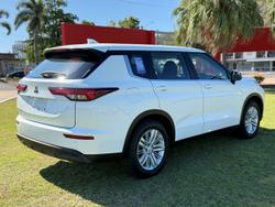 2024 Mitsubishi Outlander ES