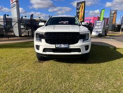 2024 Ford
                Everest Ambiente