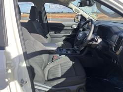 2024 Ford
                Everest Ambiente