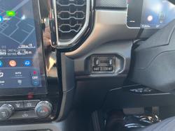 2024 Ford
                Everest Ambiente