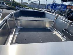 2025 QUINTREX 420 Busta