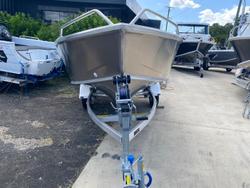 2025 QUINTREX 420 Busta