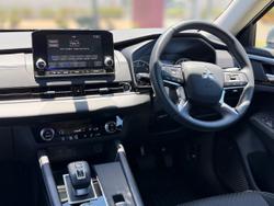 2024 Mitsubishi Outlander ES