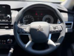 2024 Mitsubishi Outlander ES