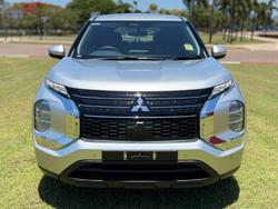 2024 Mitsubishi Outlander ES