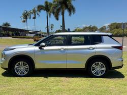 2024 Mitsubishi Outlander ES