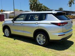 2024 Mitsubishi Outlander ES