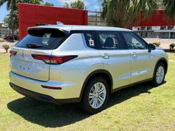 2024 Mitsubishi Outlander ES