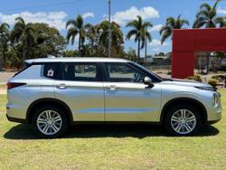 2024 Mitsubishi Outlander ES