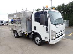 2015 ISUZU NPR 300 WHITE