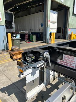 2014 Vawdrey
                40-48' Ultra Low, Push Bumper, 3 Way 