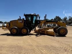2013 Caterpillar
                12M2 