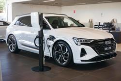 2024 Audi
Q8 e-tron 50