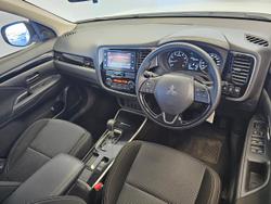 2018 MITSUBISHI
OUTLANDER ES 7 SEAT 2WD