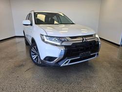 2018 MITSUBISHI
OUTLANDER ES 7 SEAT 2WD