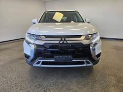 2018 MITSUBISHI
OUTLANDER ES 7 SEAT 2WD