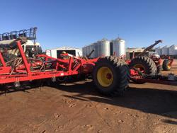 2017 Bourgault 3320-86Phd Red