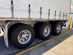 2004 Maxitrans St3 22 Pallet Sd Refrigerated Curtain, Tuck Away Tail Gate