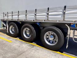 2004 Maxitrans St3 22 Pallet Sd Refrigerated Curtain, Tuck Away Tail Gate