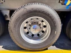 2004 Maxitrans St3 22 Pallet Sd Refrigerated Curtain, Tuck Away Tail Gate