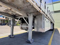 2004 Maxitrans St3 22 Pallet Sd Refrigerated Curtain, Tuck Away Tail Gate