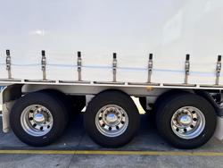 2004 Maxitrans St3 22 Pallet Sd Refrigerated Curtain, Tuck Away Tail Gate