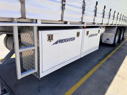 2004 Maxitrans St3 22 Pallet Sd Refrigerated Curtain, Tuck Away Tail Gate