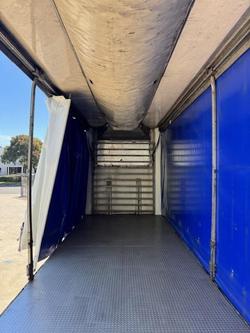 2004 Maxitrans St3 22 Pallet Sd Refrigerated Curtain, Tuck Away Tail Gate