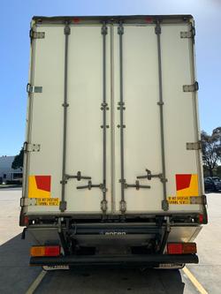 2004 Maxitrans
                St3 22 Pallet Sd Refrigerated Curtain, Tuck Away Tail Gate
