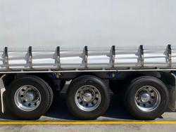 2004 Maxitrans
                St3 22 Pallet Sd Refrigerated Curtain, Tuck Away Tail Gate
