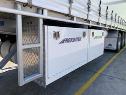 2004 Maxitrans
                St3 22 Pallet Sd Refrigerated Curtain, Tuck Away Tail Gate