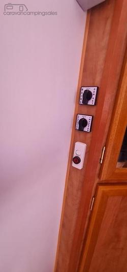 2010 Humpback Aussie By Design - Smart Van