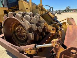 2001 Caterpillar
                825G 
