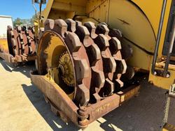 2001 Caterpillar
                825G 