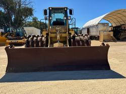 2001 Caterpillar
                825G 