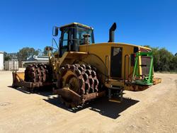 2001 Caterpillar
                825G 