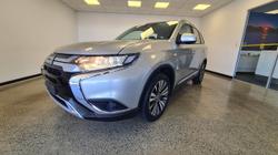 2018 MITSUBISHI
OUTLANDER ES ADAS 5 SEAT 2WD