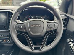 2025 Isuzu
                D-MAX BLADE