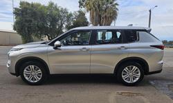 2024 Mitsubishi
Outlander ES