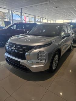 2024 Mitsubishi
Outlander ES