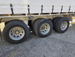 2014 Vawdrey 24 Pallet Straight B Curtain Sider White