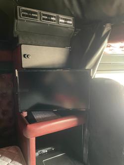 0 Kenworth T909