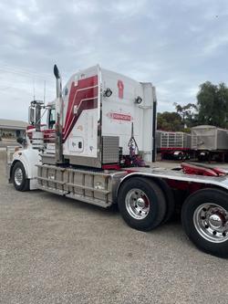 0 Kenworth T909