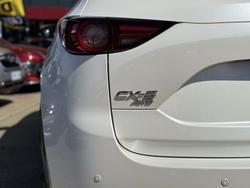 2017 Mazda
CX-5 Akera