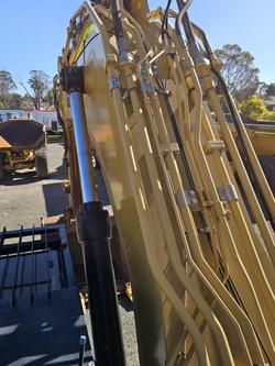 2018 Caterpillar 374Fl Yellow