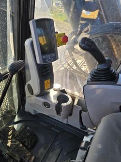2018 Caterpillar 374Fl Yellow