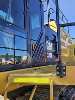 2018 Caterpillar 374Fl Yellow